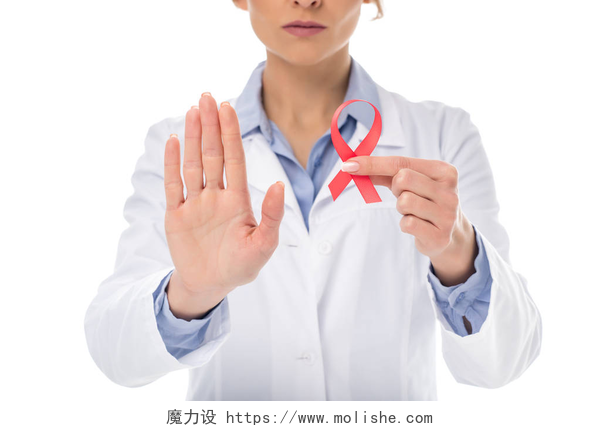 白色背景上手拿艾滋病丝带做停止手势的医务人员医生与艾滋病丝带显示停止
